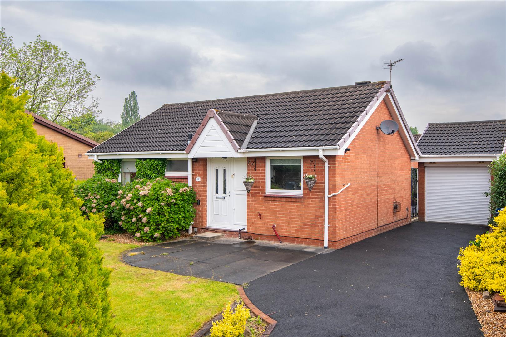 2 bed property in Stonebridge Close, Preston